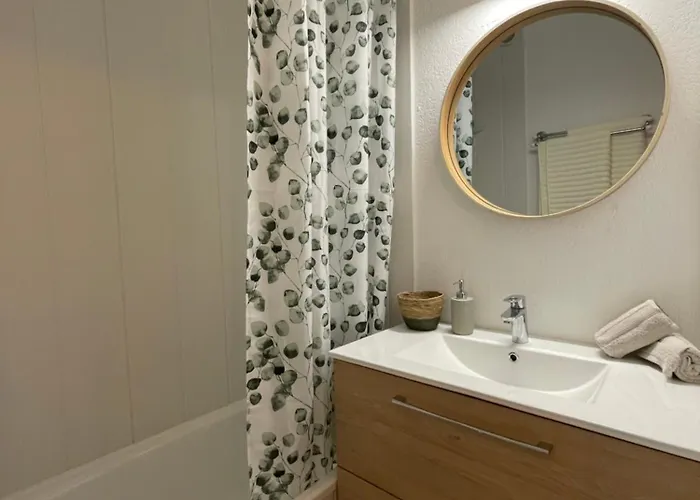 Joli Au Calme En Centre Avec Terrasse Et Parking *